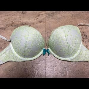 Victoria’s Secret Full Lace Bombshell Plunge Bra